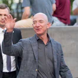 Jeff Bezos, Statue Of Liberty Museum Opening Celebration, 2019. Avertismentul lui Jeff Bezos despre economie a fost publicat recent