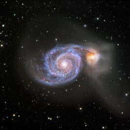 Galaxie în spirală, pe cer negru, similar cu un „vârtej” neobișnuit care a fost surprins pe cer