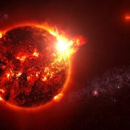 Ejecție de masă coronală pe Soare, pe fundal negru, precum o „cascadă” cu o înălțime de aproape 100.000 de kilometri