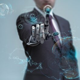 Un bărbat îmbrăcat în costum, cu mână de robot, care apasă pe un ecran, pentru a ilustra „nașul” inteligenței artificiale